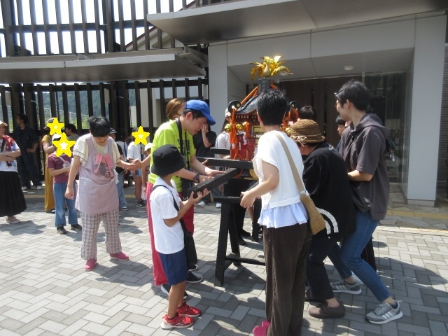 千木良中央子ども神輿来園の様子1
